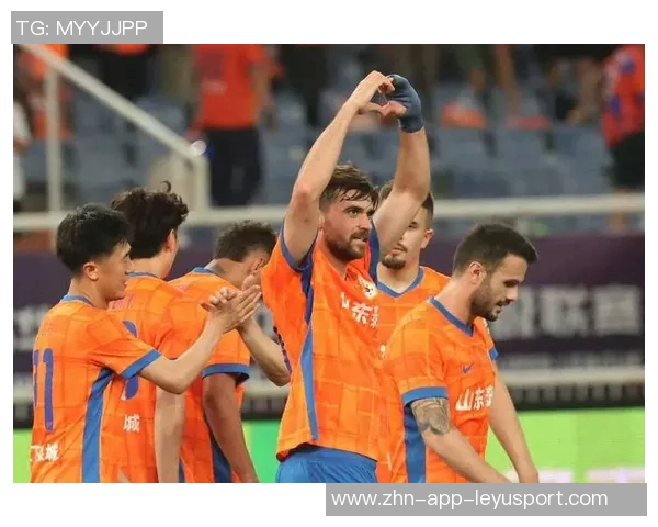 泰山队外援马德鲁加与泽卡共赏济南夜景尽显美丽风光