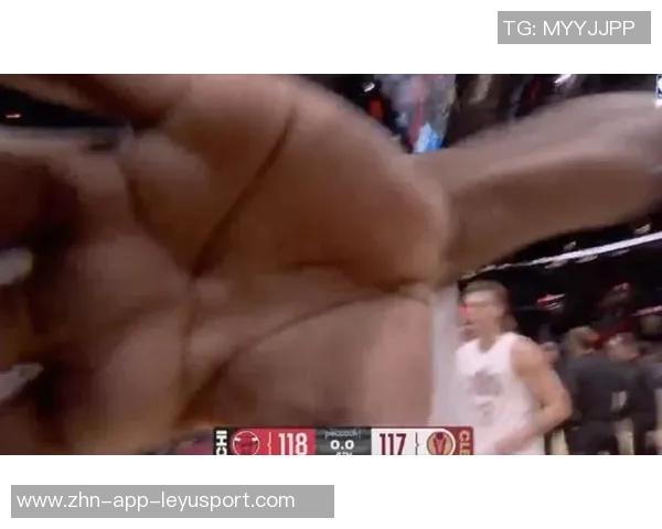 托马斯布莱恩特绝杀被帽愤怒推开摄像头引发热议