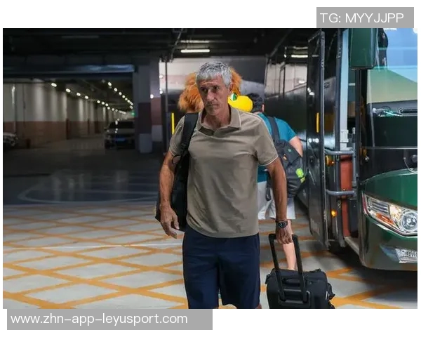 国安队员昨晚齐聚塞蒂恩住处送别情深意重温暖瞬间