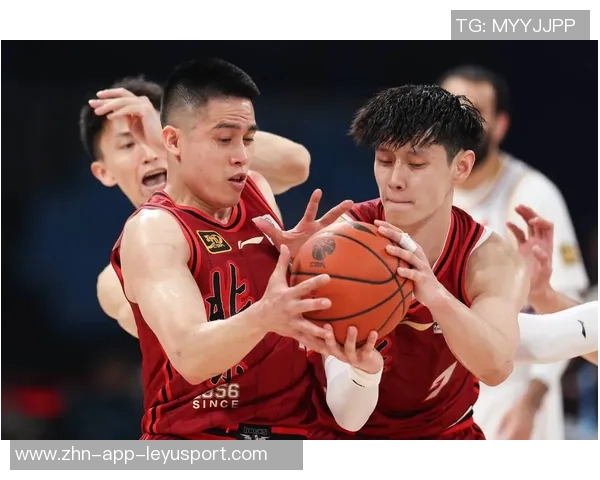 小曾重返CBA首钢阵容周琦赵睿曾凡博陈盈骏携手出战