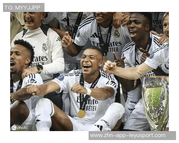 姆巴佩荣获24-25赛季欧洲金靴皇马全队盛装出席庆祝仪式 姆巴佩荣获24-25赛季欧洲金靴皇马全队盛装出席庆祝仪式