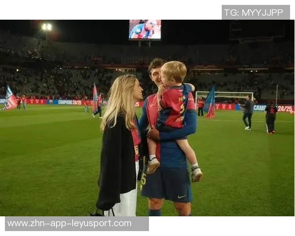 女神对决瓦尔加黑丝魅力无限胡梅尔斯女友展现完美曲线